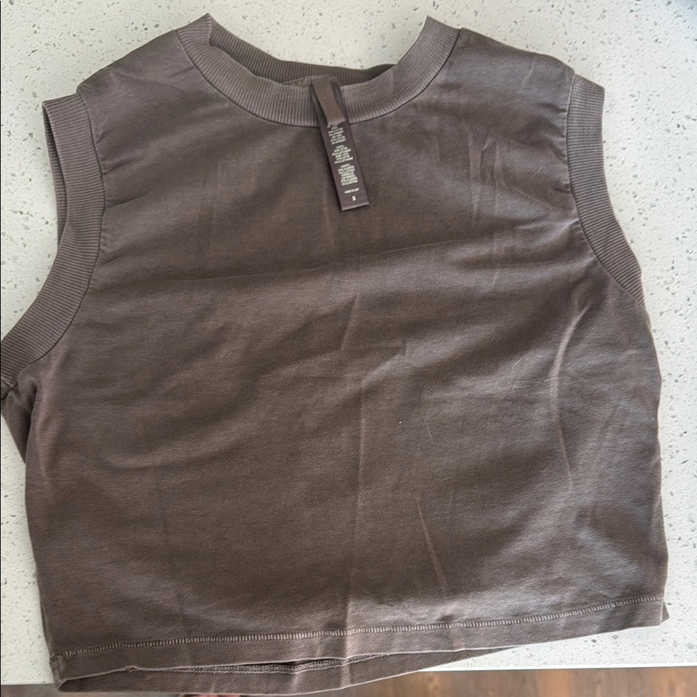 Skims amythest muscle crop from outdoor collection (final sale, shop closes 5.1)